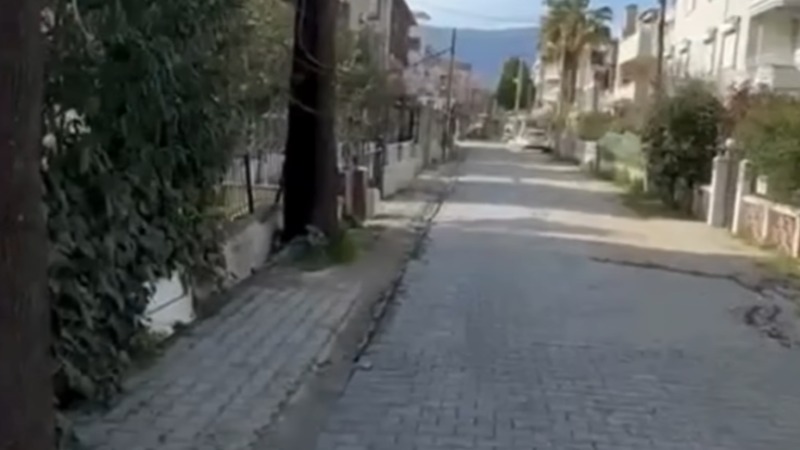 Yollar yapıldı ancak evlerin ve bahçelerin girişi çukurda kaldı