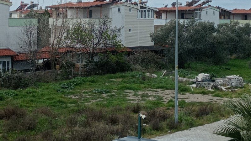 Atıl durumdaki yeşil alan için çocuk parkı istiyoruz